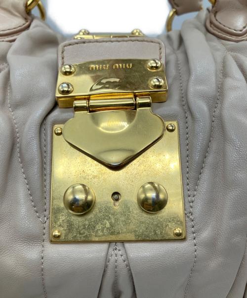 MIU MIU（ミュウミュウ）MIU MIU (ミュウミュウ) マテラッセ　ピンク ピンクの古着・服飾アイテム