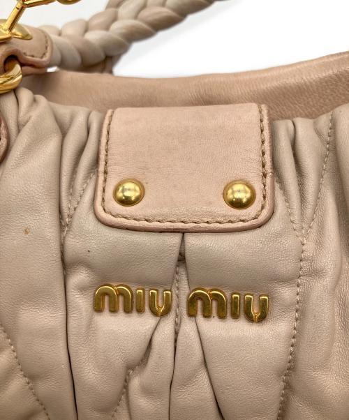 MIU MIU（ミュウミュウ）MIU MIU (ミュウミュウ) マテラッセ　ピンク ピンクの古着・服飾アイテム