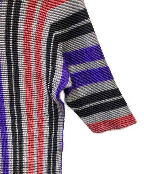 ISSEY MIYAKE PLEATS（イッセイミヤケ プリーツ）ISSEY MIYAKE PLEATS (イッセイミヤケ プリーツ) マルチストライププリーツブラウス グレー サイズ:3の古着・服飾アイテム
