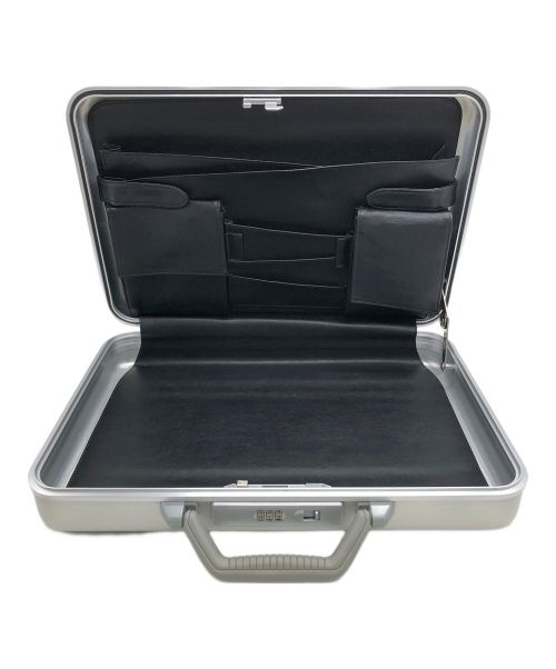 ZERO HALLIBURTON（ゼロ ハリバートン）ZERO HALLIBURTON (ゼロハリバートン) アタッシュケース シルバーの古着・服飾アイテム