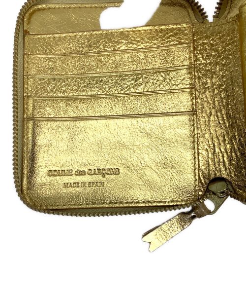 COMME des GARCONS（コムデギャルソン）COMME des GARCONS (コムデギャルソン) 2つ折り財布 ゴールドの古着・服飾アイテム