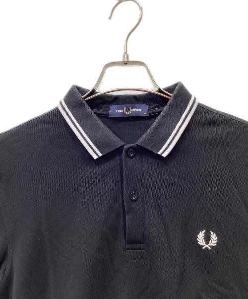 FRED PERRY（フレッドペリー）FRED PERRY (フレッドペリー) ポロシャツ ブラック×ホワイト サイズ:Mの古着・服飾アイテム