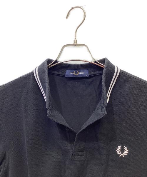 FRED PERRY（フレッドペリー）FRED PERRY (フレッドペリー) ポロシャツ ブラック×ホワイト サイズ:Mの古着・服飾アイテム