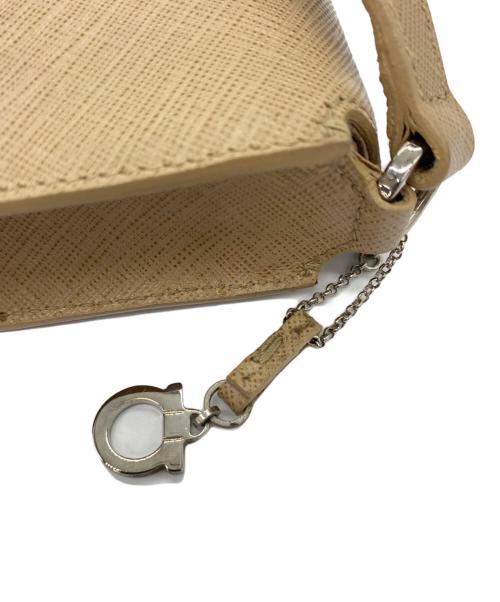 Salvatore Ferragamo（サルヴァトーレ フェラガモ）Salvatore Ferragamo (サルヴァトーレ フェラガモ) ガンチーニハンドバッグ ベージュの古着・服飾アイテム