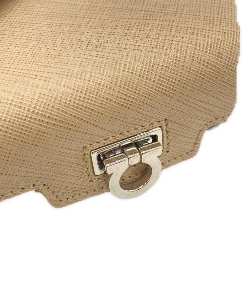 Salvatore Ferragamo（サルヴァトーレ フェラガモ）Salvatore Ferragamo (サルヴァトーレ フェラガモ) ガンチーニハンドバッグ ベージュの古着・服飾アイテム