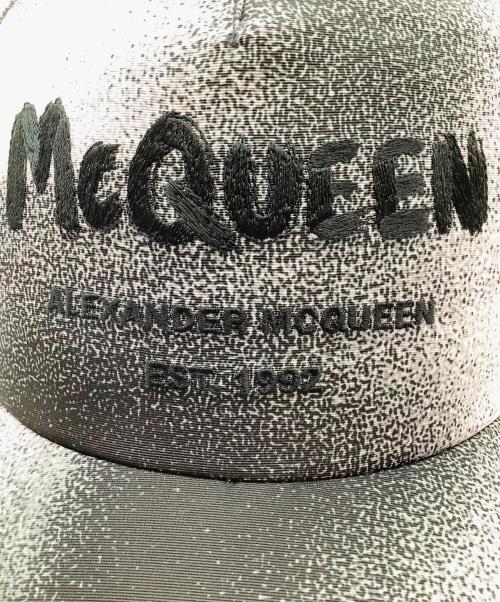 ALEXANDER McQUEEN（アレキサンダーマックイーン）ALEXANDER McQUEEN (アレキサンダーマックイーン) アレキサンダーマックイーンキャップ グレーの古着・服飾アイテム