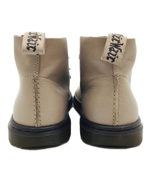 Dr.Martens（ドクターマーチン）Dr.Martens (ドクターマーチン) CYNTHIA ベージュ サイズ:US L8、UK6、EU39、MM245(2.0)の古着・服飾アイテム