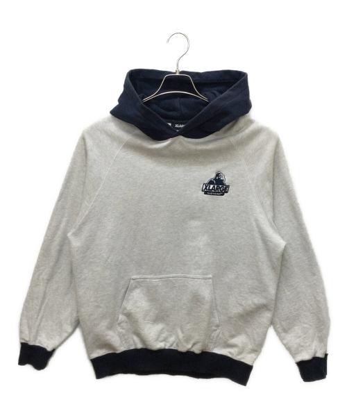 X-LARGE（エクストララージ）X-LARGE (エクストララージ) 101221012008　ツートンプルオーバーフーデッドスウェット ライトグレー サイズ:Mの古着・服飾アイテム