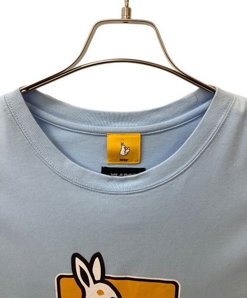 X-LARGE（エクストララージ）X-LARGE (エクストララージ) FR2 (ファッキングラビッツ) 色欲兎プリントTシャツ スカイブルー サイズ:XLの古着・服飾アイテム