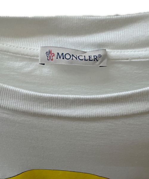 MONCLER（モンクレール）MONCLER (モンクレール) J.W.ANDERSON (ジェイダブリューアンダーソン) プリントTシャツ ホワイト×イエロー サイズ:Lの古着・服飾アイテム