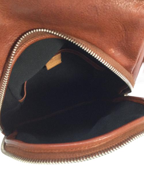 IL BISONTE（イル ビゾンテ）IL BISONTE (イル ビゾンテ) レザーボディーバッグ ブラウンの古着・服飾アイテム