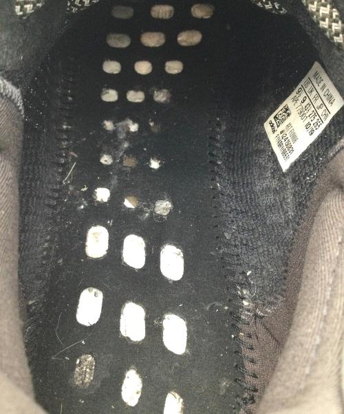adidas（アディダス）adidas (アディダス) YEEZY BOOST 350 V2 BLACK ブラック サイズ:US9 1/2、UK9、FR43 1/3、JP275、CHN265の古着・服飾アイテム