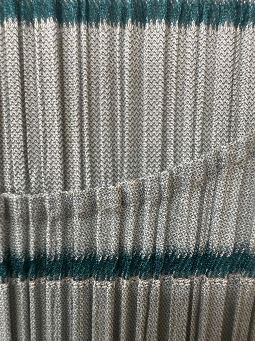 PLEATS PLEASE ISSEY MIYAKE（プリーツプリーズ イッセイミヤケ）PLEATS PLEASE ISSEY MIYAKE (プリーツプリーズ イッセイミヤケ) ボーダー ノースリーブプリーツワンピース グレー×グリーン サイズ:size 4の古着・服飾アイテム