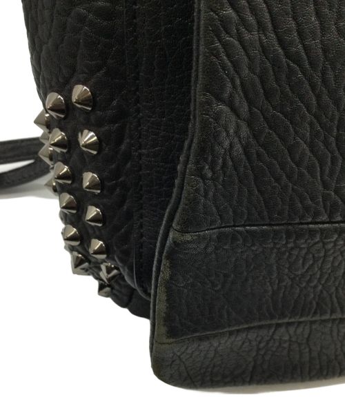 MCM（エムシーエム）MCM (エムシーエム) スタッズショルダーバッグ ブラックの古着・服飾アイテム