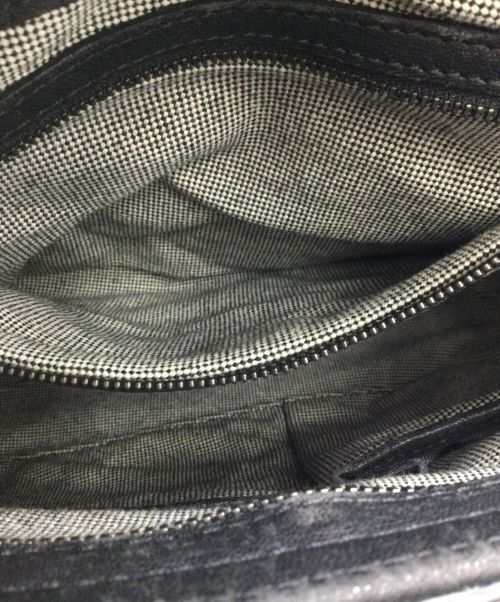 MCM（エムシーエム）MCM (エムシーエム) スタッズショルダーバッグ ブラックの古着・服飾アイテム