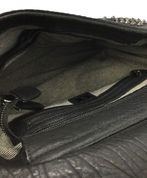 MCM（エムシーエム）MCM (エムシーエム) スタッズショルダーバッグ ブラックの古着・服飾アイテム