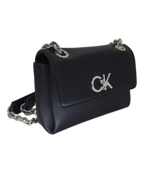 Calvin Klein（カルバンクライン）Calvin Klein (カルバンクライン) ロゴプレートショルダーバッグ ブラック×シルバー 未使用品の古着・服飾アイテム