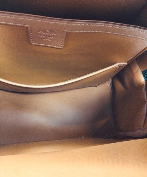 MCM（エムシーエム）MCM (エムシーエム) サイドスタッズバックパック ブラックの古着・服飾アイテム