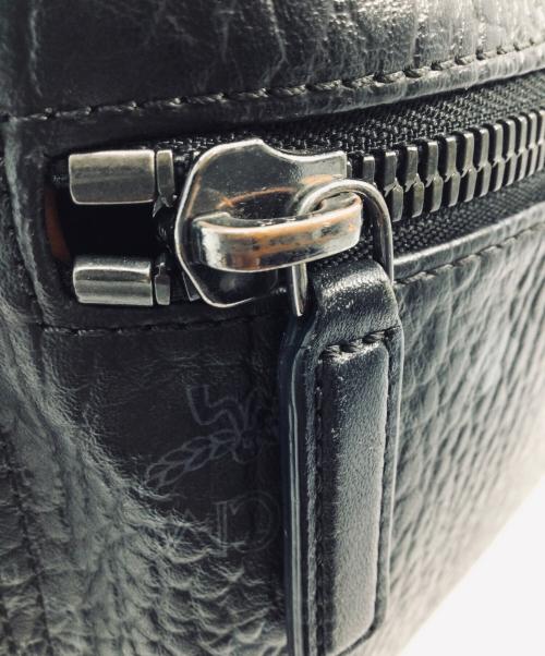 MCM（エムシーエム）MCM (エムシーエム) サイドスタッズバックパック ブラックの古着・服飾アイテム