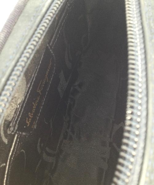 Salvatore Ferragamo（サルヴァトーレ フェラガモ）Salvatore Ferragamo (サルヴァトーレ フェラガモ) ヴァラリボンショルダーバッグ ネイビーの古着・服飾アイテム