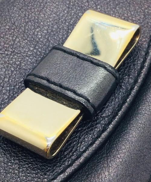 Chloe（クロエ）Chloe (クロエ) ラウンドファスナー財布 ブラックの古着・服飾アイテム