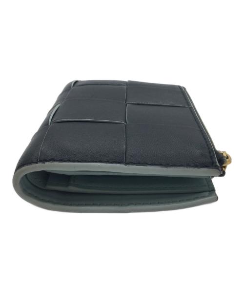 BOTTEGA VENETA（ボッテガベネタ）BOTTEGA VENETA (ボッテガベネタ) 2つ折り財布 ブラック×ブルーの古着・服飾アイテム