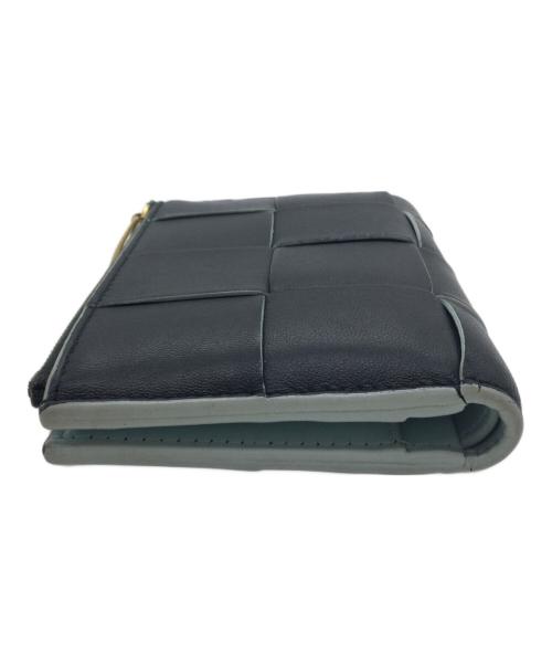 BOTTEGA VENETA（ボッテガベネタ）BOTTEGA VENETA (ボッテガベネタ) 2つ折り財布 ブラック×ブルーの古着・服飾アイテム