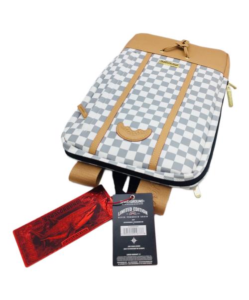 SPRAYGROUND（スプレーグランド）SPRAYGROUND (スプレーグランド) リュック グレー×ベージュ 未使用品の古着・服飾アイテム