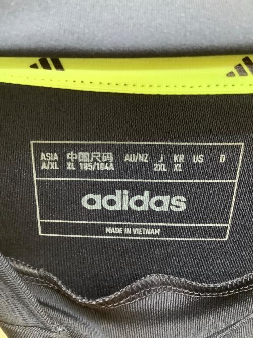 adidas（アディダス）adidas (アディダス) IN9042　BOSグラフィックレイヤードセットシャツ ホワイト サイズ:2XLの古着・服飾アイテム