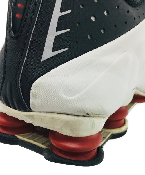 NIKE（ナイキ）NIKE (ナイキ) SHOX R4 ブラック サイズ:US9.5、UK8.5、EUR43、cm27.5、BR41、CN275（2.5）の古着・服飾アイテム