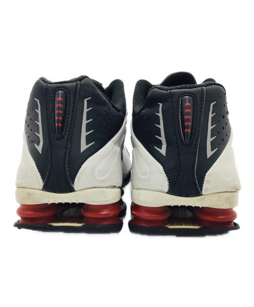 NIKE（ナイキ）NIKE (ナイキ) SHOX R4 ブラック サイズ:US9.5、UK8.5、EUR43、cm27.5、BR41、CN275（2.5）の古着・服飾アイテム
