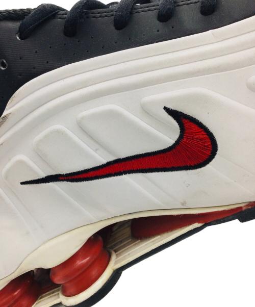 NIKE（ナイキ）NIKE (ナイキ) SHOX R4 ブラック サイズ:US9.5、UK8.5、EUR43、cm27.5、BR41、CN275（2.5）の古着・服飾アイテム