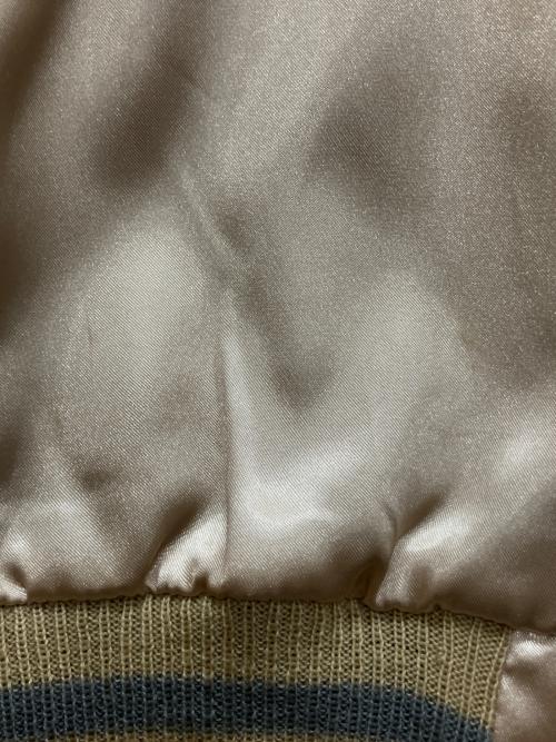 G1950（ギャラリーナインティーンフィフティ）G1950 (ギャラリーナインティーンフィフティ) FRAGMENT DESIGN (フラグメントデザイン) スカジャン ベージュ×グレー サイズ:品質ﾀｸﾞ無い為不明の古着・服飾アイテム