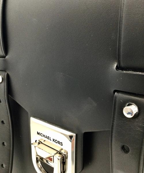 MICHAEL KORS（マイケル・コース）MICHAEL KORS (マイケル・コース) ショルダーバッグ ブラックの古着・服飾アイテム