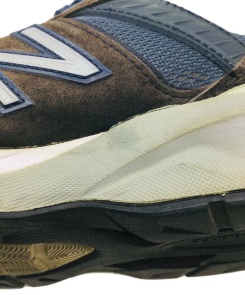 NEW BALANCE（ニューバランス）NEW BALANCE (ニューバランス) W990NV5 ブラウン×ネイビー サイズ:US07、UK05、EU37.5、CM24の古着・服飾アイテム