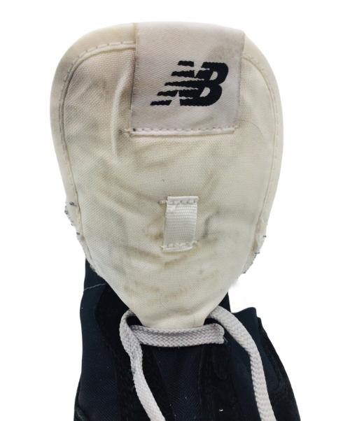 NEW BALANCE（ニューバランス）NEW BALANCE (ニューバランス) 327 ブラック×ホワイト サイズ:US7.5、UK7、EU40.5、JPN25.5の古着・服飾アイテム