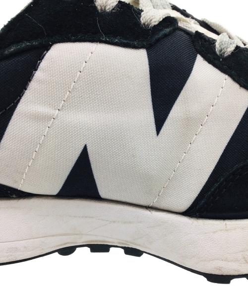 NEW BALANCE（ニューバランス）NEW BALANCE (ニューバランス) 327 ブラック×ホワイト サイズ:US7.5、UK7、EU40.5、JPN25.5の古着・服飾アイテム