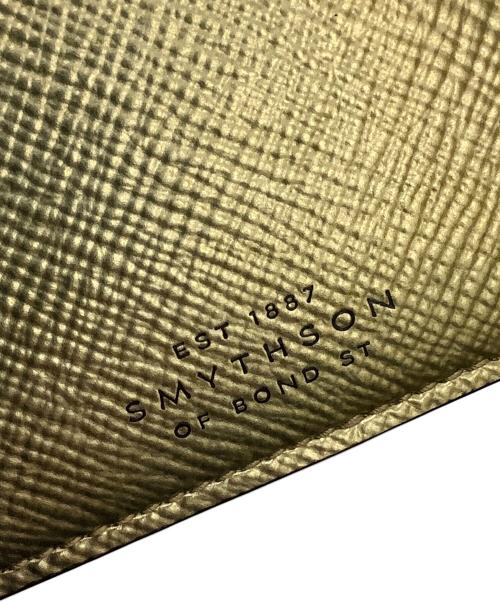 SMYTHSON（スマイソン）SMYTHSON (スマイソン) パスポートケース ゴールドの古着・服飾アイテム