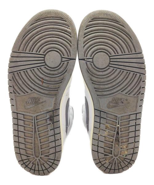 NIKE（ナイキ）NIKE (ナイキ) Air Jordan 1 Mid ホワイト×グレー サイズ:US9、UK8、EUR42.5、cm27、BR40.5、CN270(2.5)の古着・服飾アイテム