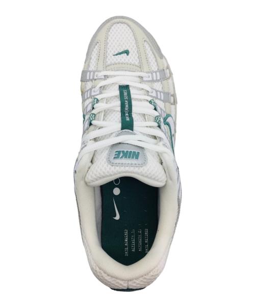 NIKE（ナイキ）NIKE (ナイキ) P-6000 PRM ホワイト×グリーン サイズ:US9、UK8、EUR42.5、cm27、BR40.5、CN270(2.5)の古着・服飾アイテム