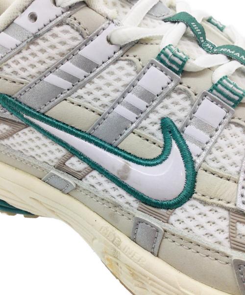 NIKE（ナイキ）NIKE (ナイキ) P-6000 PRM ホワイト×グリーン サイズ:US9、UK8、EUR42.5、cm27、BR40.5、CN270(2.5)の古着・服飾アイテム