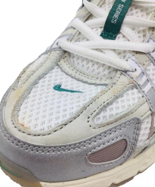 NIKE（ナイキ）NIKE (ナイキ) P-6000 PRM ホワイト×グリーン サイズ:US9、UK8、EUR42.5、cm27、BR40.5、CN270(2.5)の古着・服飾アイテム