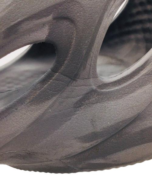 adidas（アディダス）adidas (アディダス) YEEZY FOAM RUNNER グレー サイズ:26cmの古着・服飾アイテム