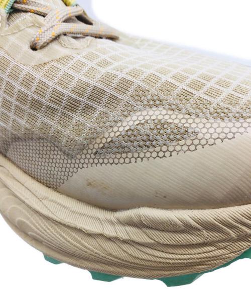 asics（アシックス）asics (アシックス) Trabuco Max 3 ベージュ サイズ:CM27.5、EURO43.5、US9 1/2、UK8 1/2、BR41、CN275(2.5)の古着・服飾アイテム