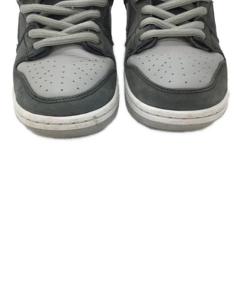 NIKE SB（ナイキエスビー）NIKE SB (ナイキエスビー) ローカットスニーカー グレー×ブラック サイズ:US9.5、UK8.5、cm27.5、BR41、CN275（2.5）の古着・服飾アイテム