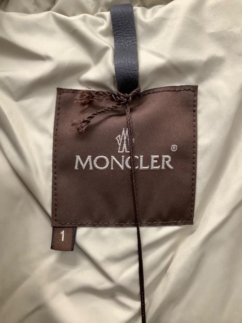 MONCLER（モンクレール）MONCLER (モンクレール) 41301/97/69950 ダウンジャケット カーキ サイズ:1の古着・服飾アイテム