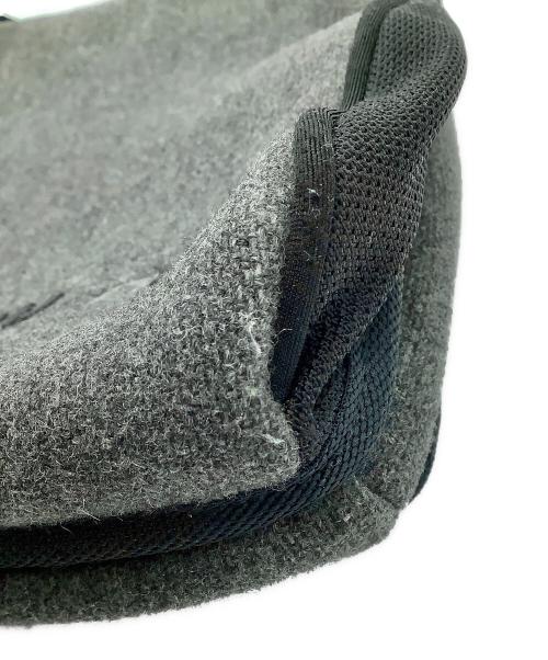 MIU MIU（ミュウミュウ）MIU MIU (ミュウミュウ) ショルダーバッグ グレー×ブラックの古着・服飾アイテム