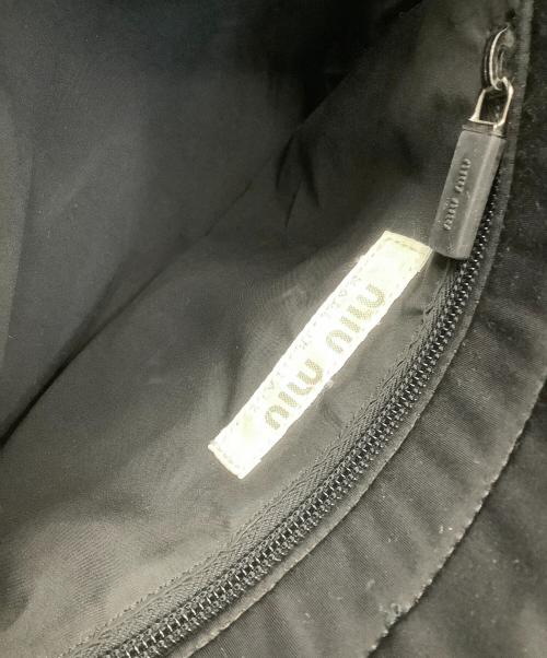 MIU MIU（ミュウミュウ）MIU MIU (ミュウミュウ) ショルダーバッグ グレー×ブラックの古着・服飾アイテム
