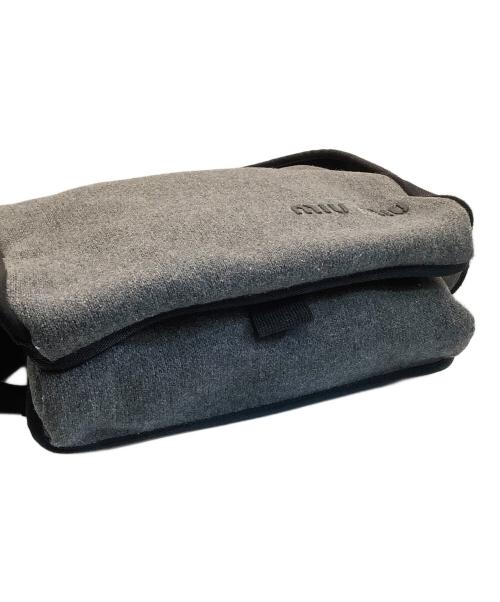 MIU MIU（ミュウミュウ）MIU MIU (ミュウミュウ) ショルダーバッグ グレー×ブラックの古着・服飾アイテム