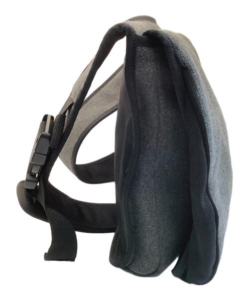 MIU MIU（ミュウミュウ）MIU MIU (ミュウミュウ) ショルダーバッグ グレー×ブラックの古着・服飾アイテム